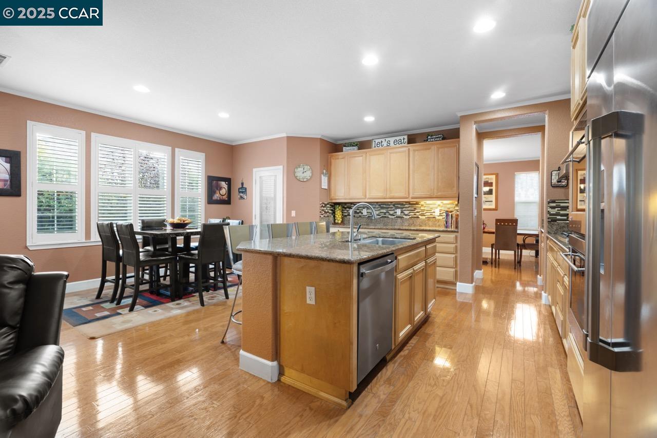 Detail Gallery Image 15 of 60 For 995 Rosehedge Ct, Concord,  CA 94521 - 5 Beds | 3/1 Baths