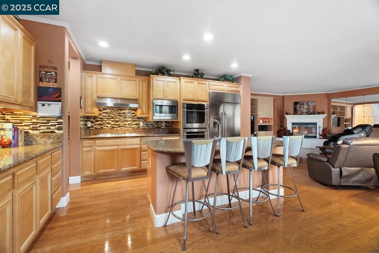 Detail Gallery Image 16 of 60 For 995 Rosehedge Ct, Concord,  CA 94521 - 5 Beds | 3/1 Baths