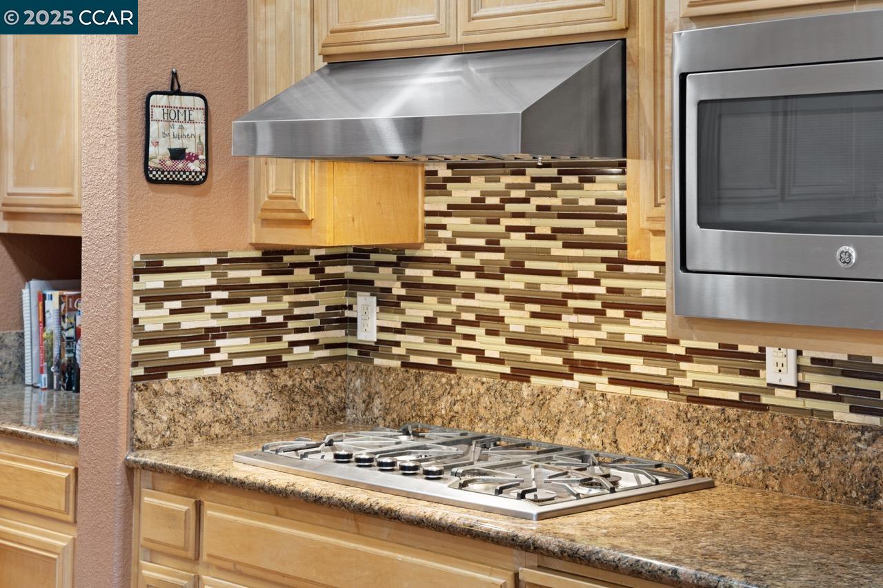 Detail Gallery Image 17 of 60 For 995 Rosehedge Ct, Concord,  CA 94521 - 5 Beds | 3/1 Baths