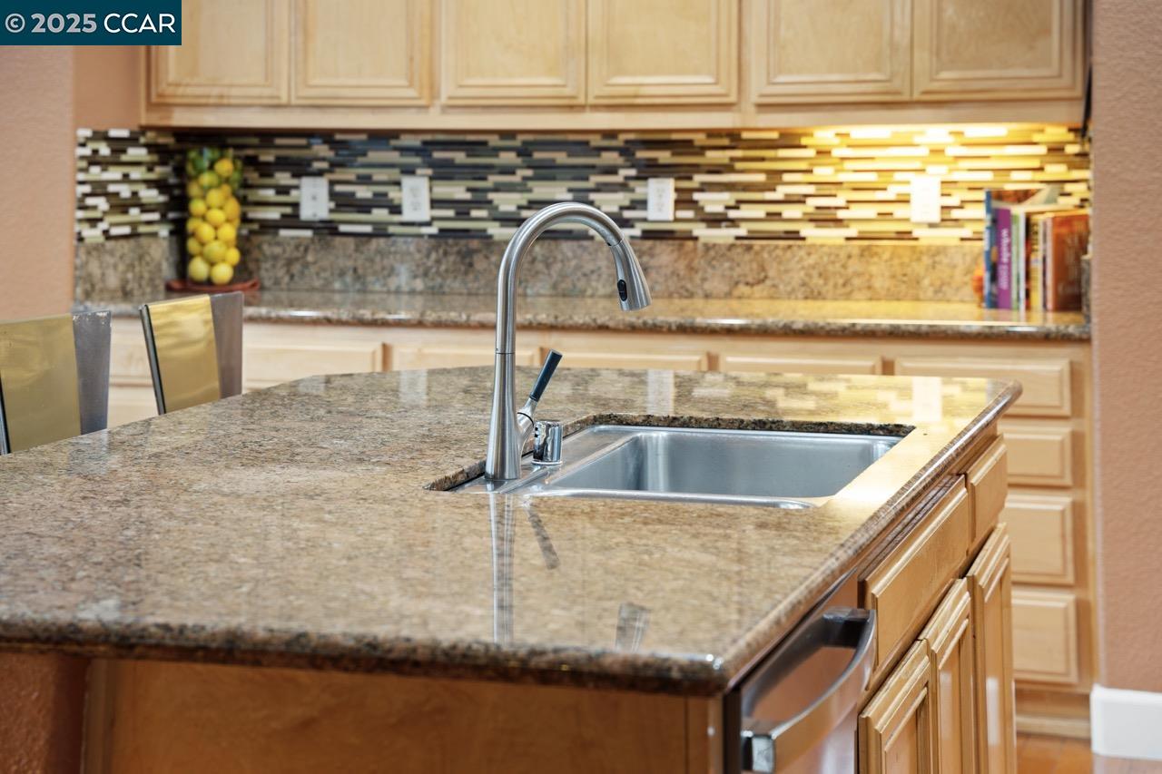 Detail Gallery Image 18 of 60 For 995 Rosehedge Ct, Concord,  CA 94521 - 5 Beds | 3/1 Baths