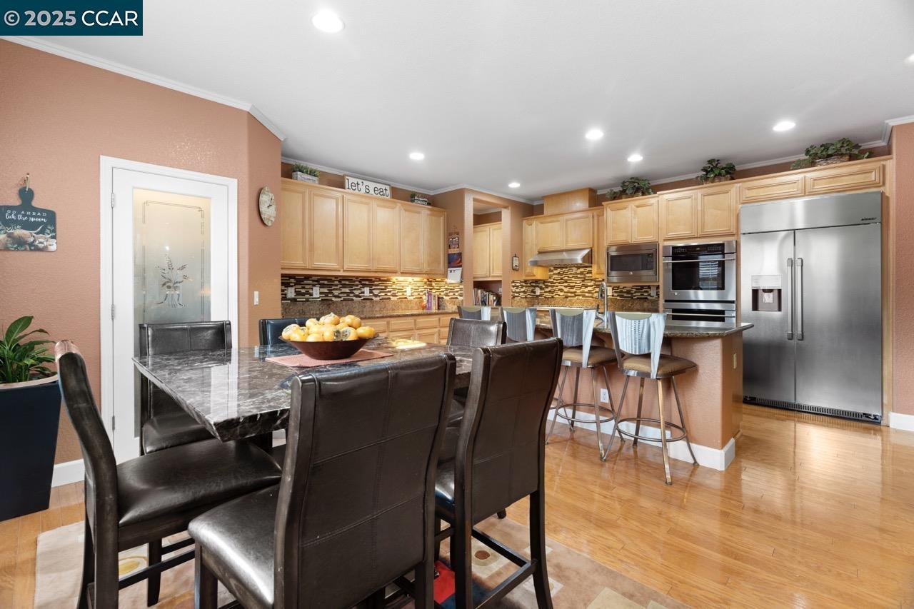 Detail Gallery Image 19 of 60 For 995 Rosehedge Ct, Concord,  CA 94521 - 5 Beds | 3/1 Baths