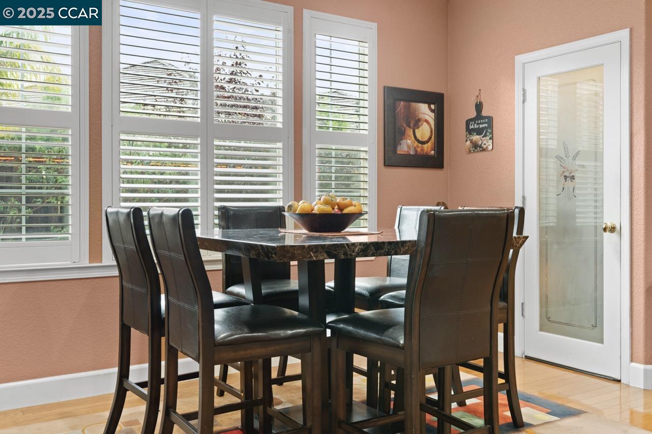 Detail Gallery Image 20 of 60 For 995 Rosehedge Ct, Concord,  CA 94521 - 5 Beds | 3/1 Baths