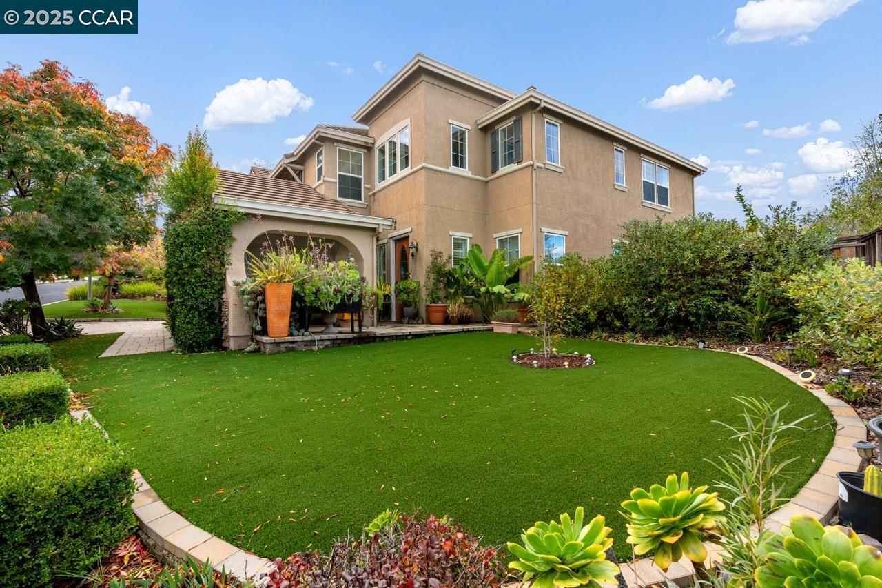 Detail Gallery Image 3 of 60 For 995 Rosehedge Ct, Concord,  CA 94521 - 5 Beds | 3/1 Baths