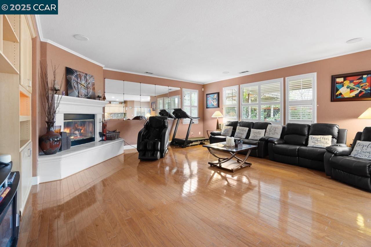 Detail Gallery Image 22 of 60 For 995 Rosehedge Ct, Concord,  CA 94521 - 5 Beds | 3/1 Baths