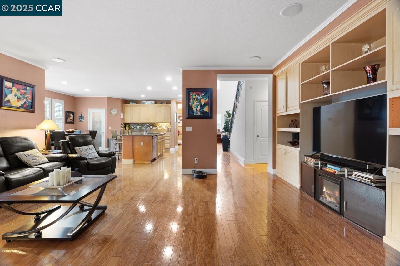 Detail Gallery Image 23 of 60 For 995 Rosehedge Ct, Concord,  CA 94521 - 5 Beds | 3/1 Baths