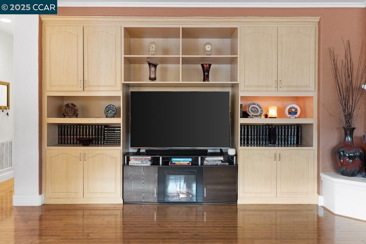 Detail Gallery Image 26 of 60 For 995 Rosehedge Ct, Concord,  CA 94521 - 5 Beds | 3/1 Baths