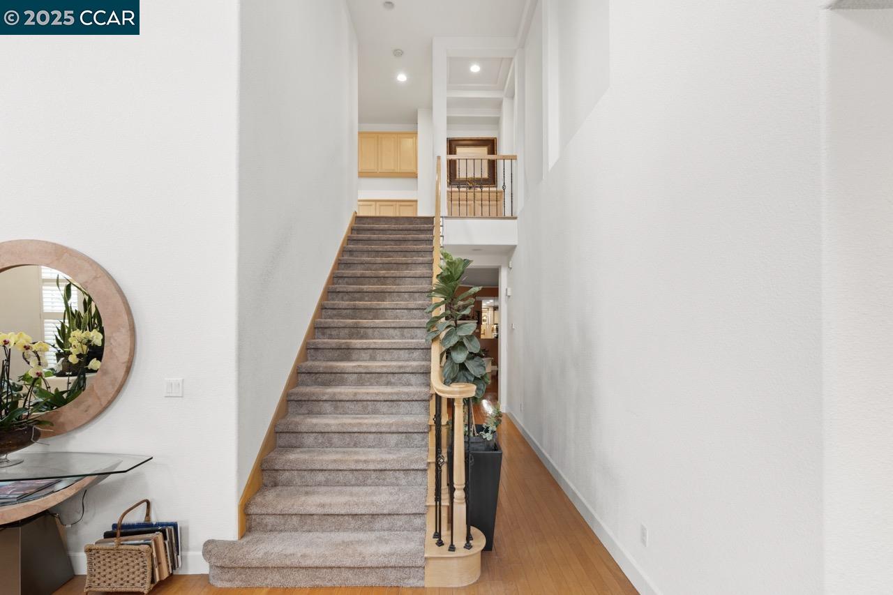 Detail Gallery Image 27 of 60 For 995 Rosehedge Ct, Concord,  CA 94521 - 5 Beds | 3/1 Baths