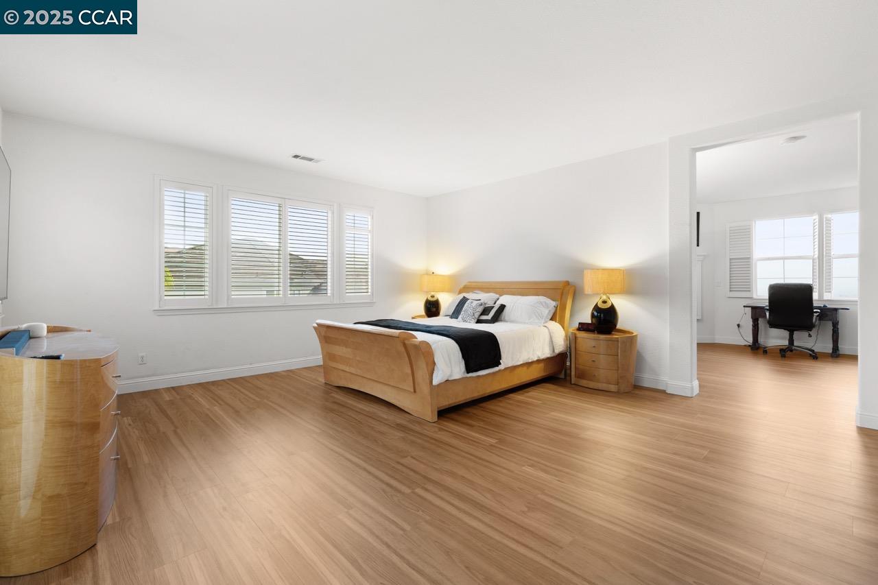 Detail Gallery Image 28 of 60 For 995 Rosehedge Ct, Concord,  CA 94521 - 5 Beds | 3/1 Baths