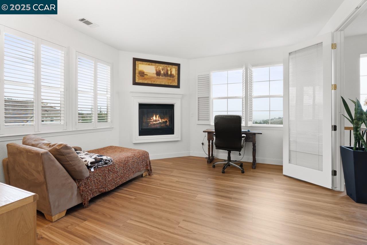 Detail Gallery Image 31 of 60 For 995 Rosehedge Ct, Concord,  CA 94521 - 5 Beds | 3/1 Baths