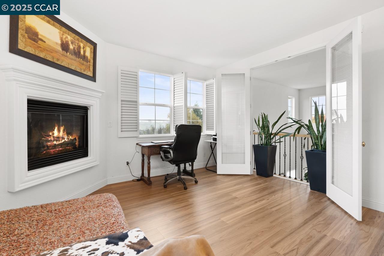 Detail Gallery Image 32 of 60 For 995 Rosehedge Ct, Concord,  CA 94521 - 5 Beds | 3/1 Baths