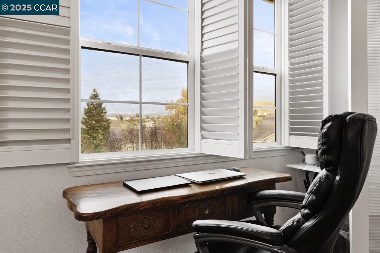 Detail Gallery Image 33 of 60 For 995 Rosehedge Ct, Concord,  CA 94521 - 5 Beds | 3/1 Baths