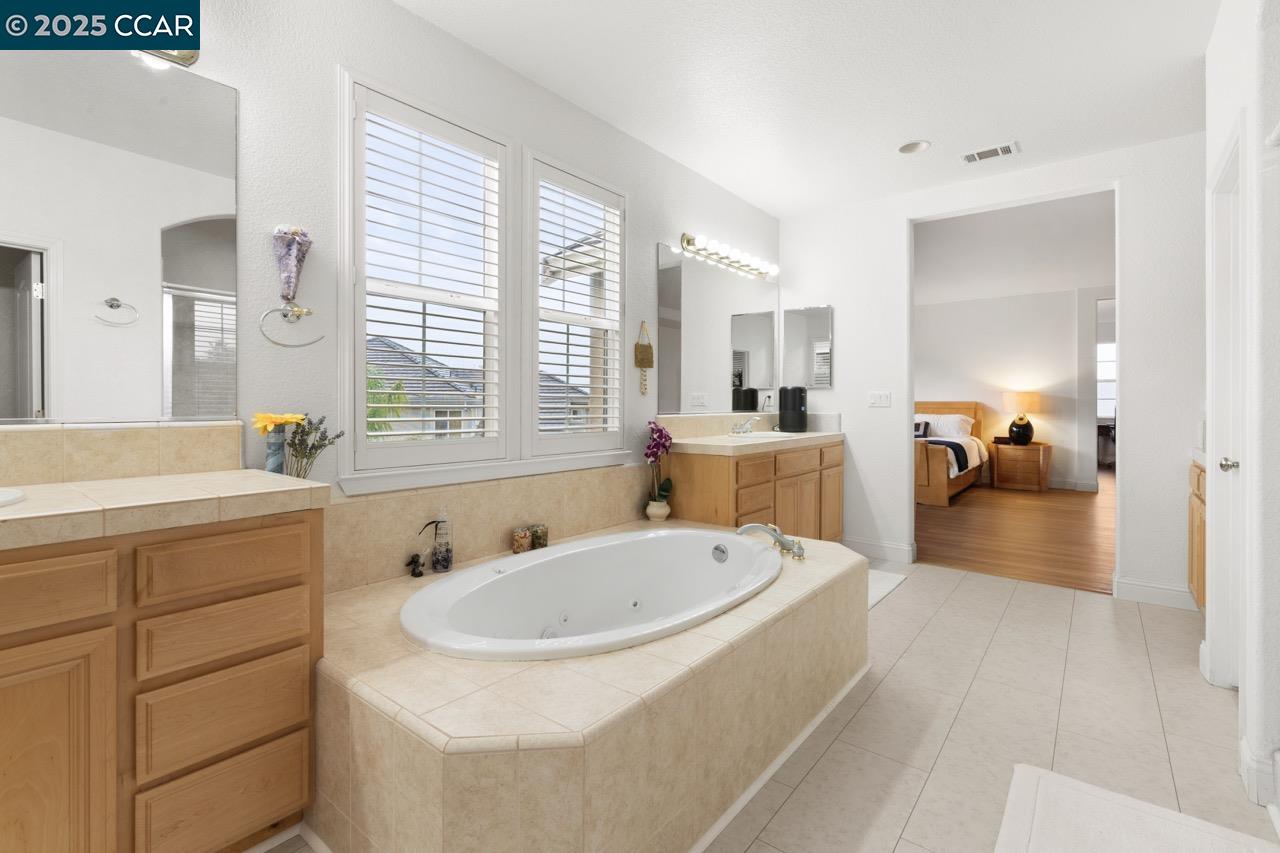 Detail Gallery Image 35 of 60 For 995 Rosehedge Ct, Concord,  CA 94521 - 5 Beds | 3/1 Baths