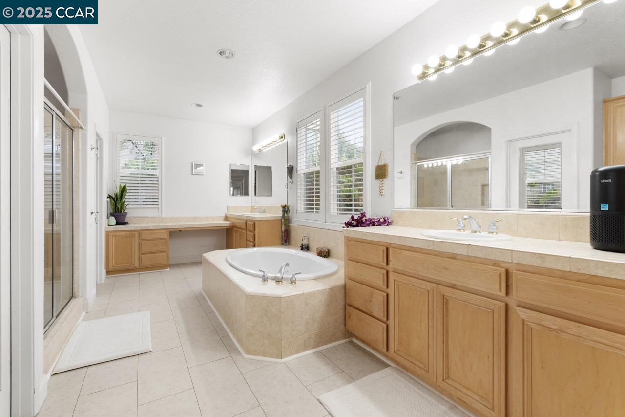 Detail Gallery Image 36 of 60 For 995 Rosehedge Ct, Concord,  CA 94521 - 5 Beds | 3/1 Baths