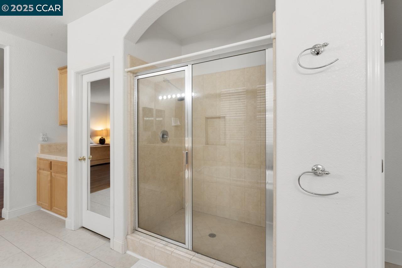 Detail Gallery Image 37 of 60 For 995 Rosehedge Ct, Concord,  CA 94521 - 5 Beds | 3/1 Baths