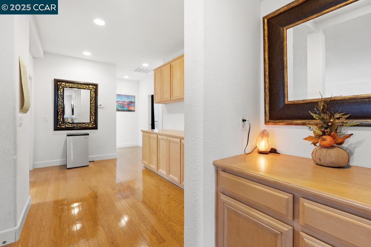 Detail Gallery Image 38 of 60 For 995 Rosehedge Ct, Concord,  CA 94521 - 5 Beds | 3/1 Baths