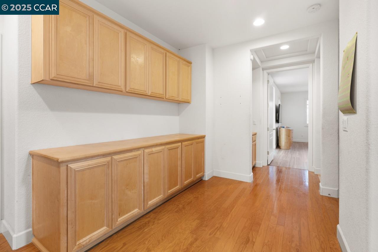 Detail Gallery Image 39 of 60 For 995 Rosehedge Ct, Concord,  CA 94521 - 5 Beds | 3/1 Baths