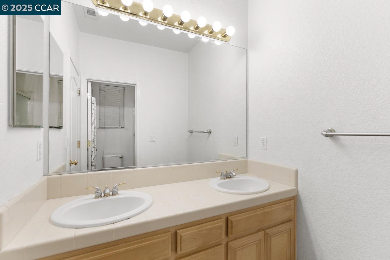 Detail Gallery Image 43 of 60 For 995 Rosehedge Ct, Concord,  CA 94521 - 5 Beds | 3/1 Baths