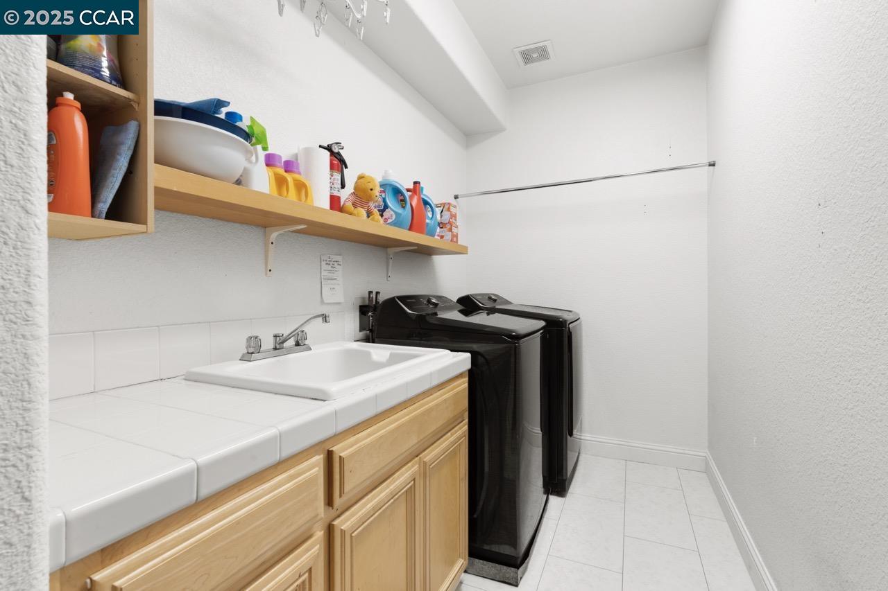 Detail Gallery Image 44 of 60 For 995 Rosehedge Ct, Concord,  CA 94521 - 5 Beds | 3/1 Baths