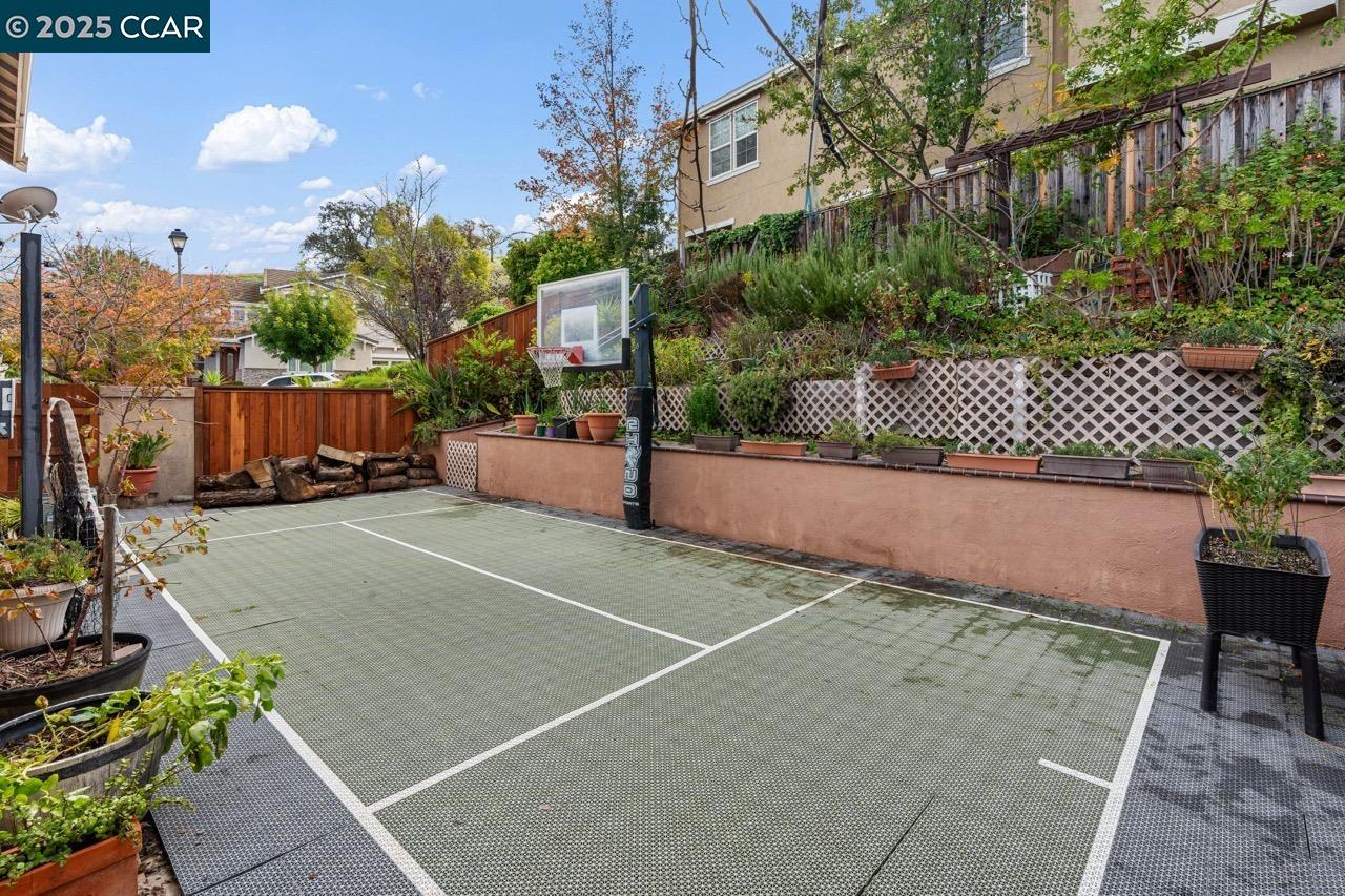 Detail Gallery Image 49 of 60 For 995 Rosehedge Ct, Concord,  CA 94521 - 5 Beds | 3/1 Baths