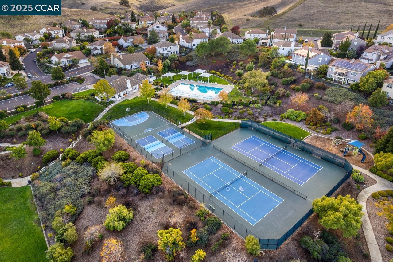 Detail Gallery Image 59 of 60 For 995 Rosehedge Ct, Concord,  CA 94521 - 5 Beds | 3/1 Baths