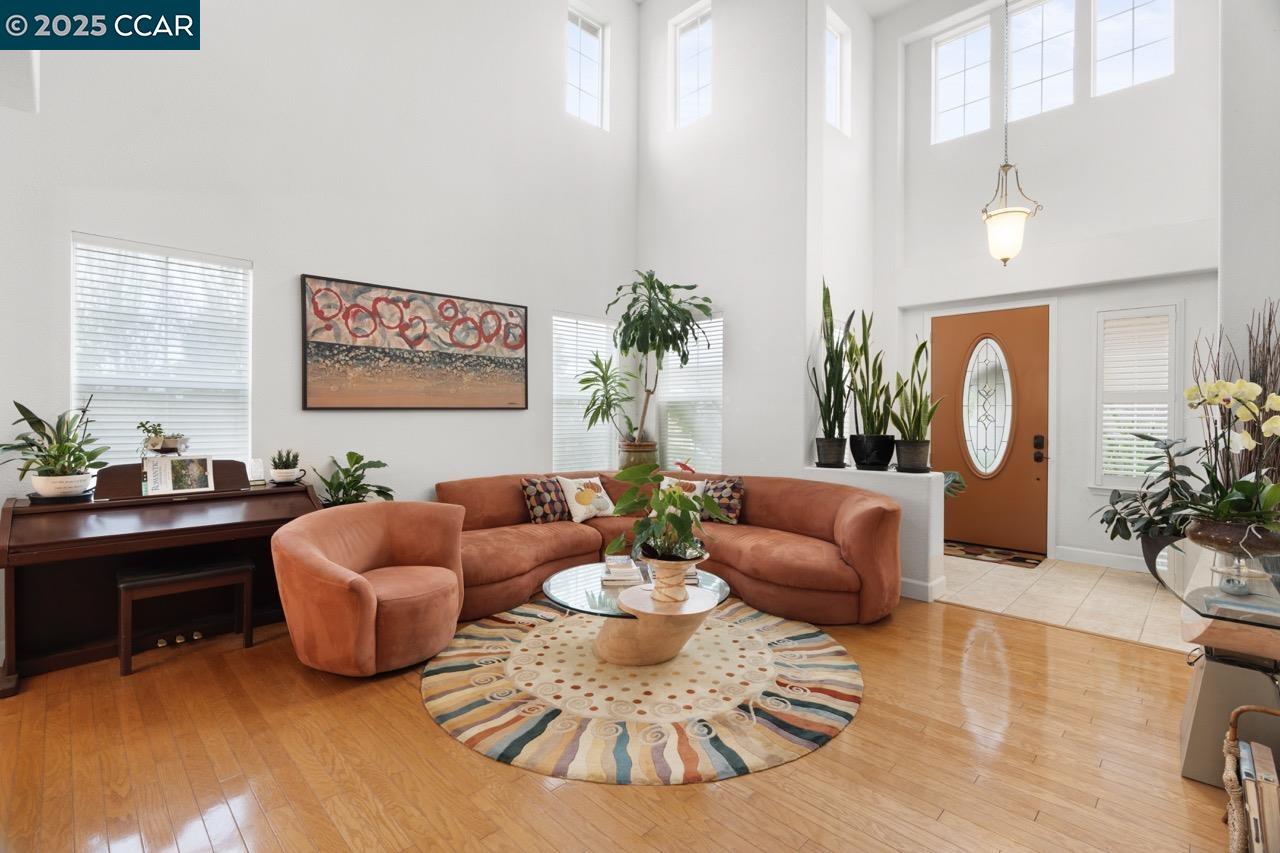 Detail Gallery Image 8 of 60 For 995 Rosehedge Ct, Concord,  CA 94521 - 5 Beds | 3/1 Baths