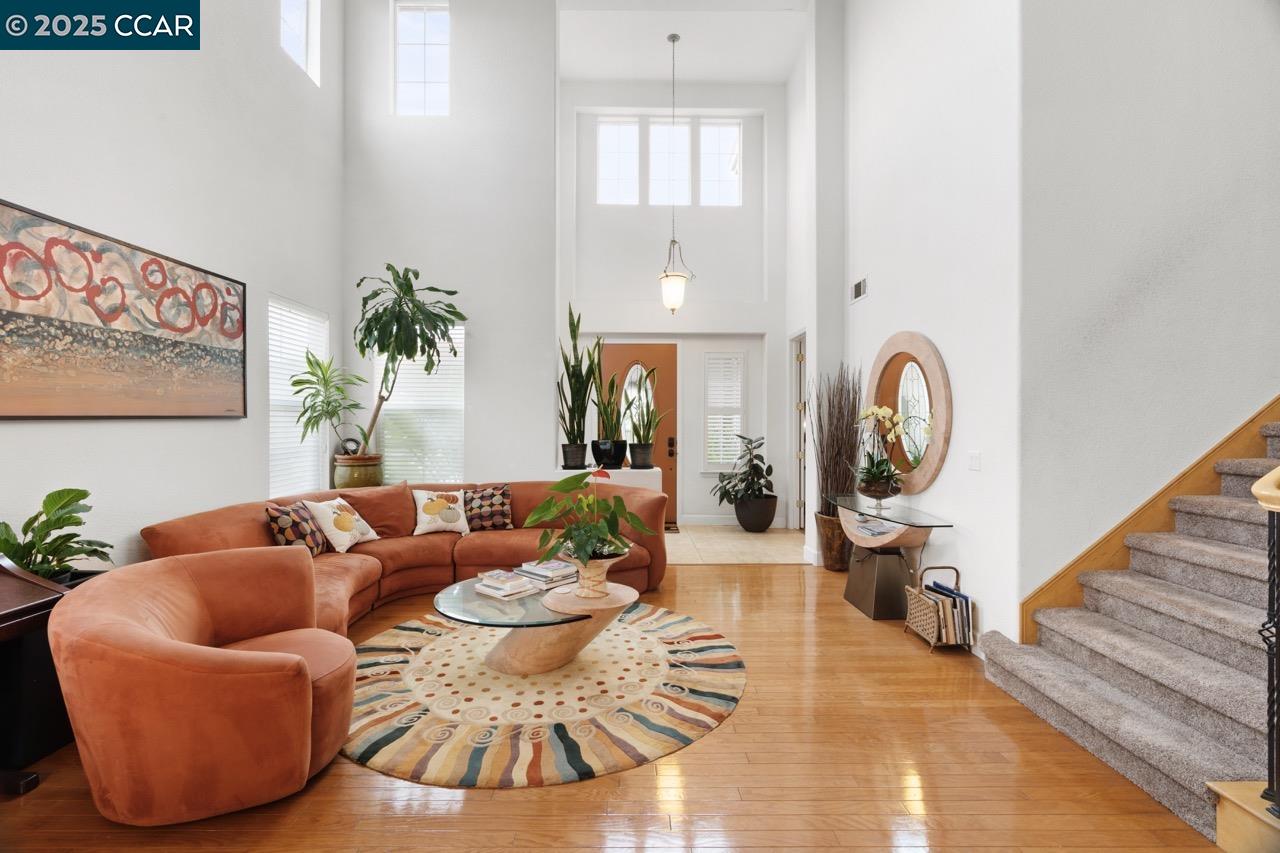 Detail Gallery Image 9 of 60 For 995 Rosehedge Ct, Concord,  CA 94521 - 5 Beds | 3/1 Baths