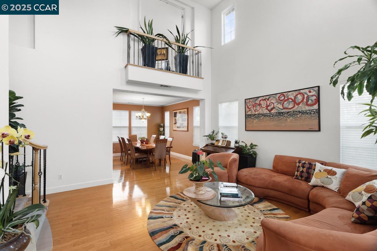 Detail Gallery Image 10 of 60 For 995 Rosehedge Ct, Concord,  CA 94521 - 5 Beds | 3/1 Baths