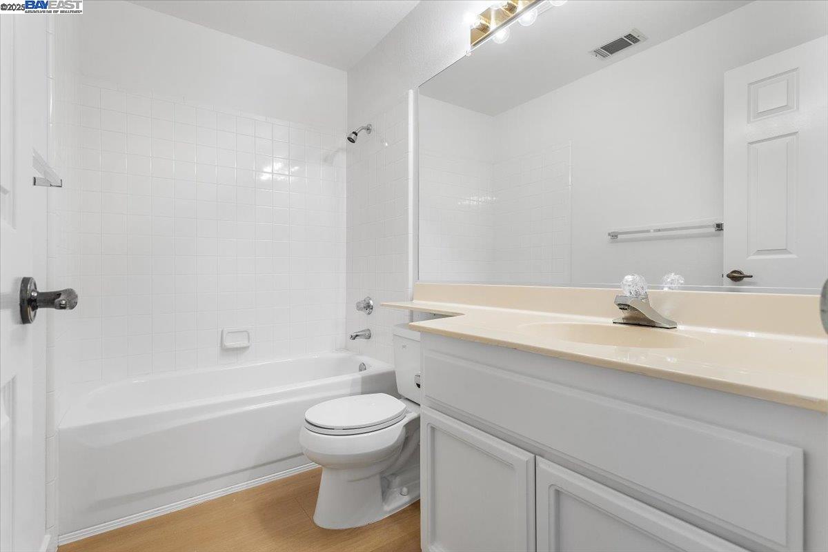 Detail Gallery Image 13 of 21 For 303 Delmonte Way, Pinole,  CA 94564 - 3 Beds | 2/1 Baths