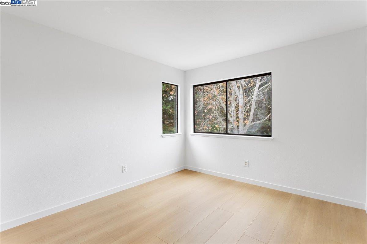 Detail Gallery Image 14 of 21 For 303 Delmonte Way, Pinole,  CA 94564 - 3 Beds | 2/1 Baths