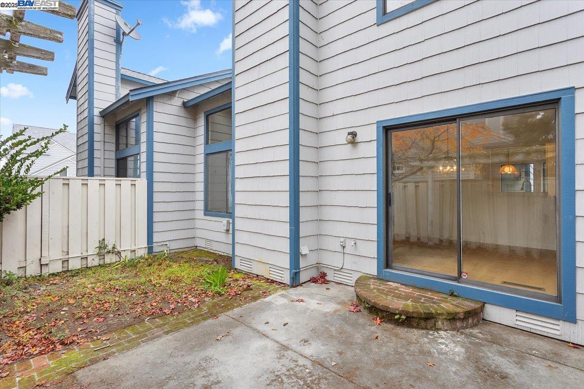 Detail Gallery Image 20 of 21 For 303 Delmonte Way, Pinole,  CA 94564 - 3 Beds | 2/1 Baths