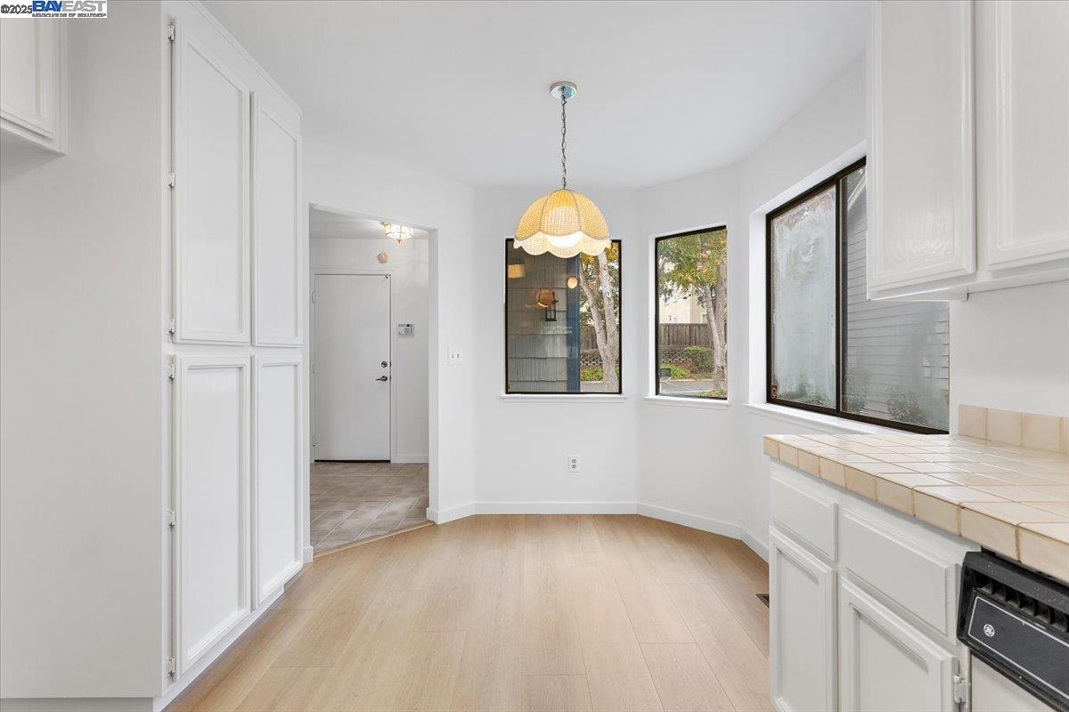 Detail Gallery Image 3 of 21 For 303 Delmonte Way, Pinole,  CA 94564 - 3 Beds | 2/1 Baths