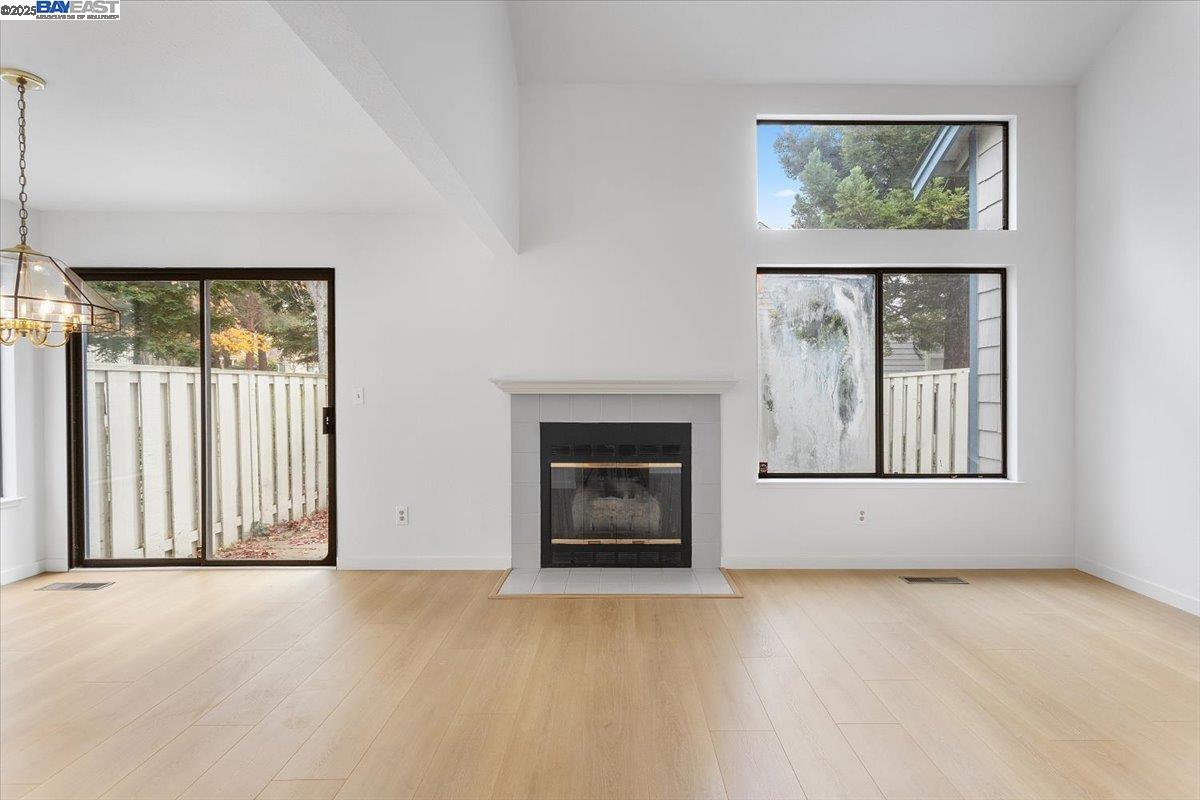 Detail Gallery Image 5 of 21 For 303 Delmonte Way, Pinole,  CA 94564 - 3 Beds | 2/1 Baths