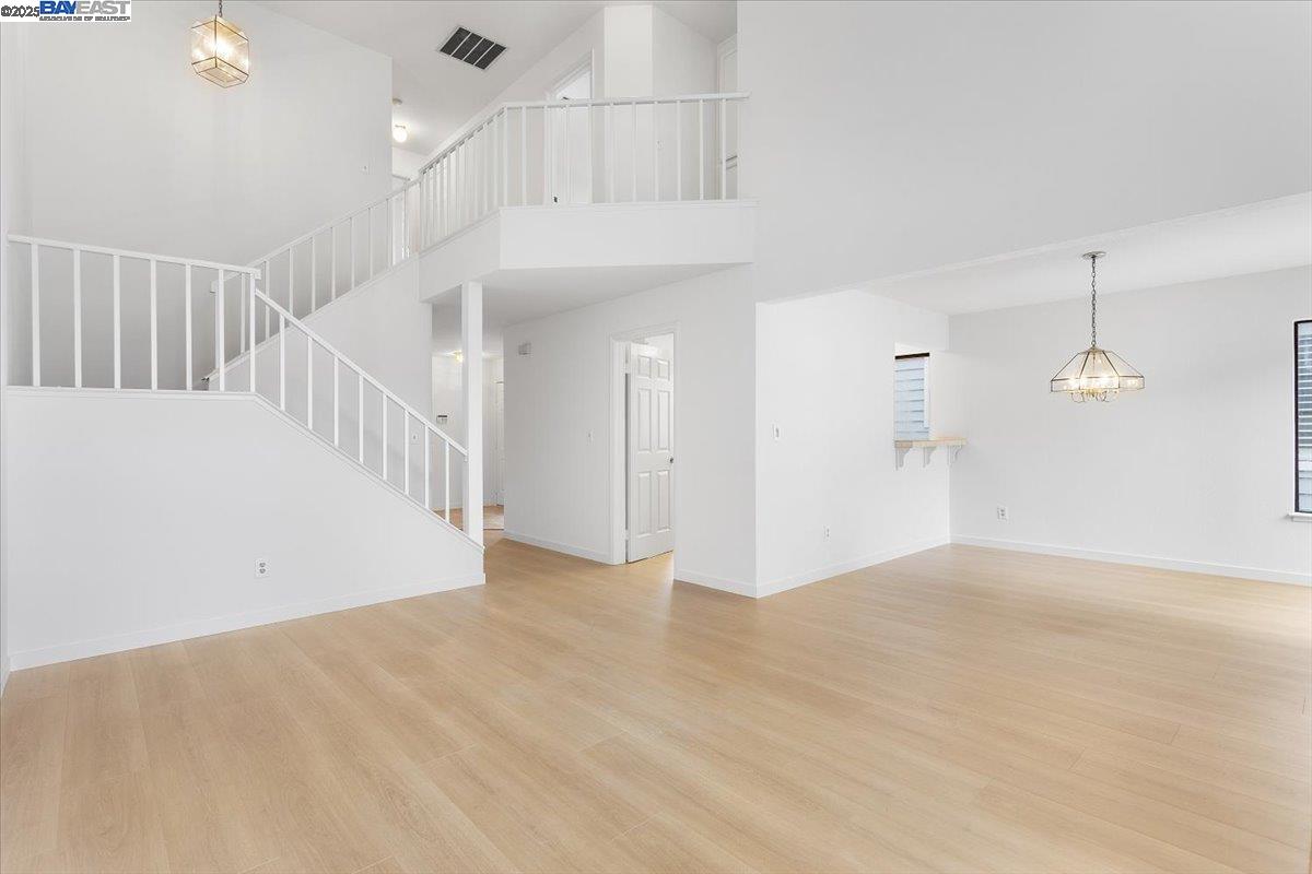 Detail Gallery Image 7 of 21 For 303 Delmonte Way, Pinole,  CA 94564 - 3 Beds | 2/1 Baths