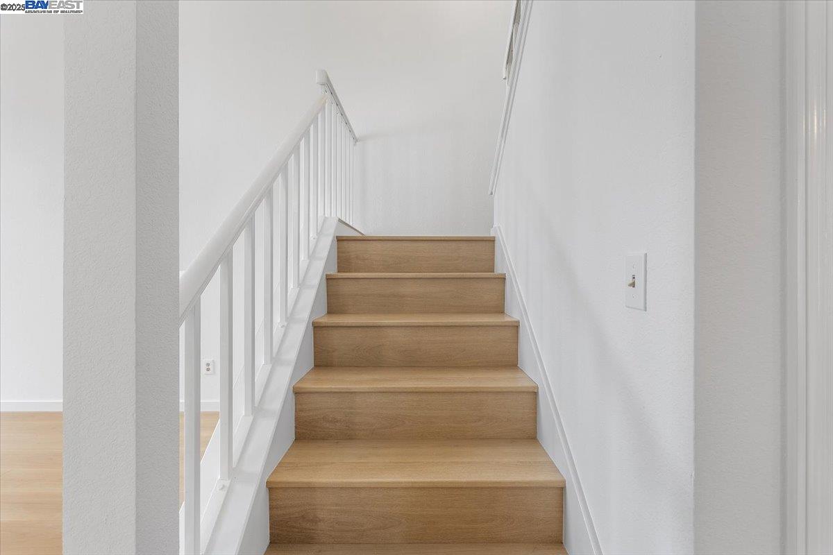 Detail Gallery Image 8 of 21 For 303 Delmonte Way, Pinole,  CA 94564 - 3 Beds | 2/1 Baths