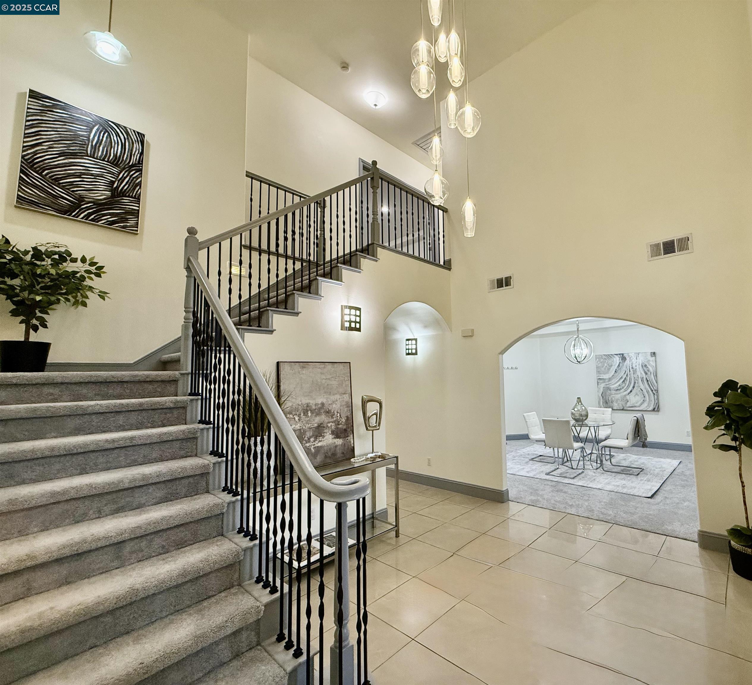 Detail Gallery Image 4 of 55 For 719 Sarah Therese Way, Modesto,  CA 95351 - 4 Beds | 4 Baths