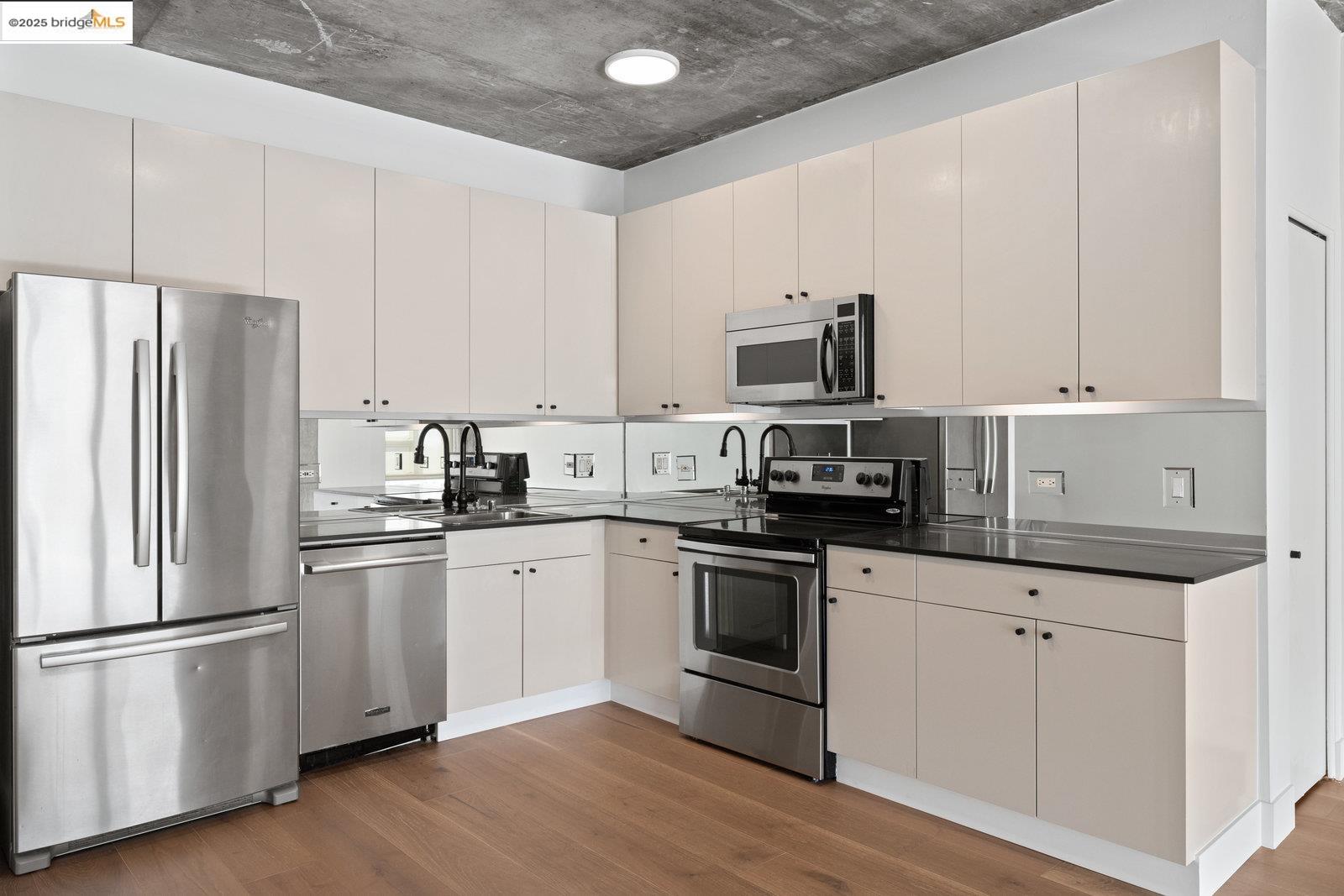 Detail Gallery Image 19 of 32 For 311 Oak Street #829,  Oakland,  CA 94607 - 1 Beds | 1 Baths