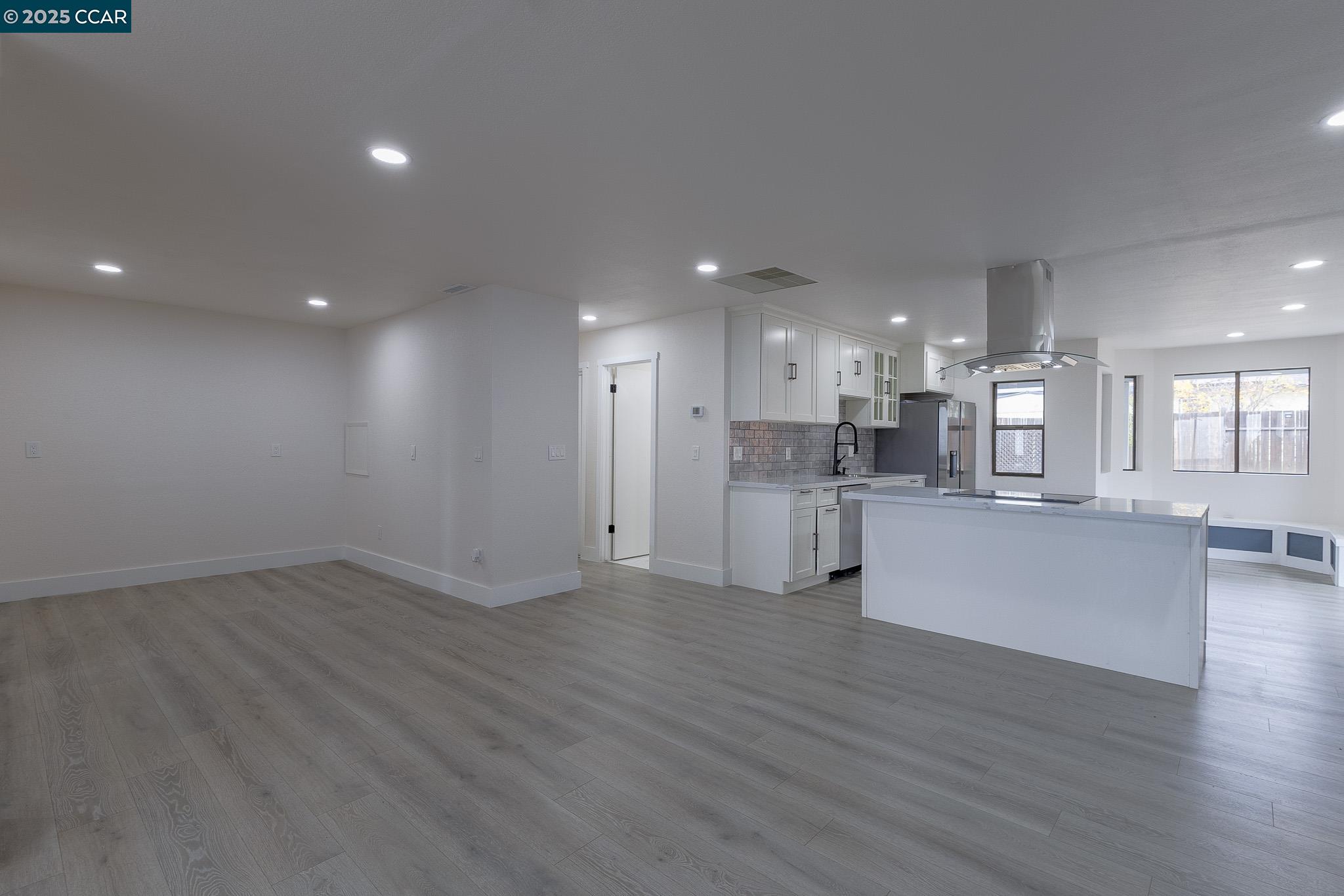 Detail Gallery Image 10 of 29 For 19896 Bear Valley Rd, Hidden Valley Lake,  CA 95467 - 3 Beds | 2 Baths