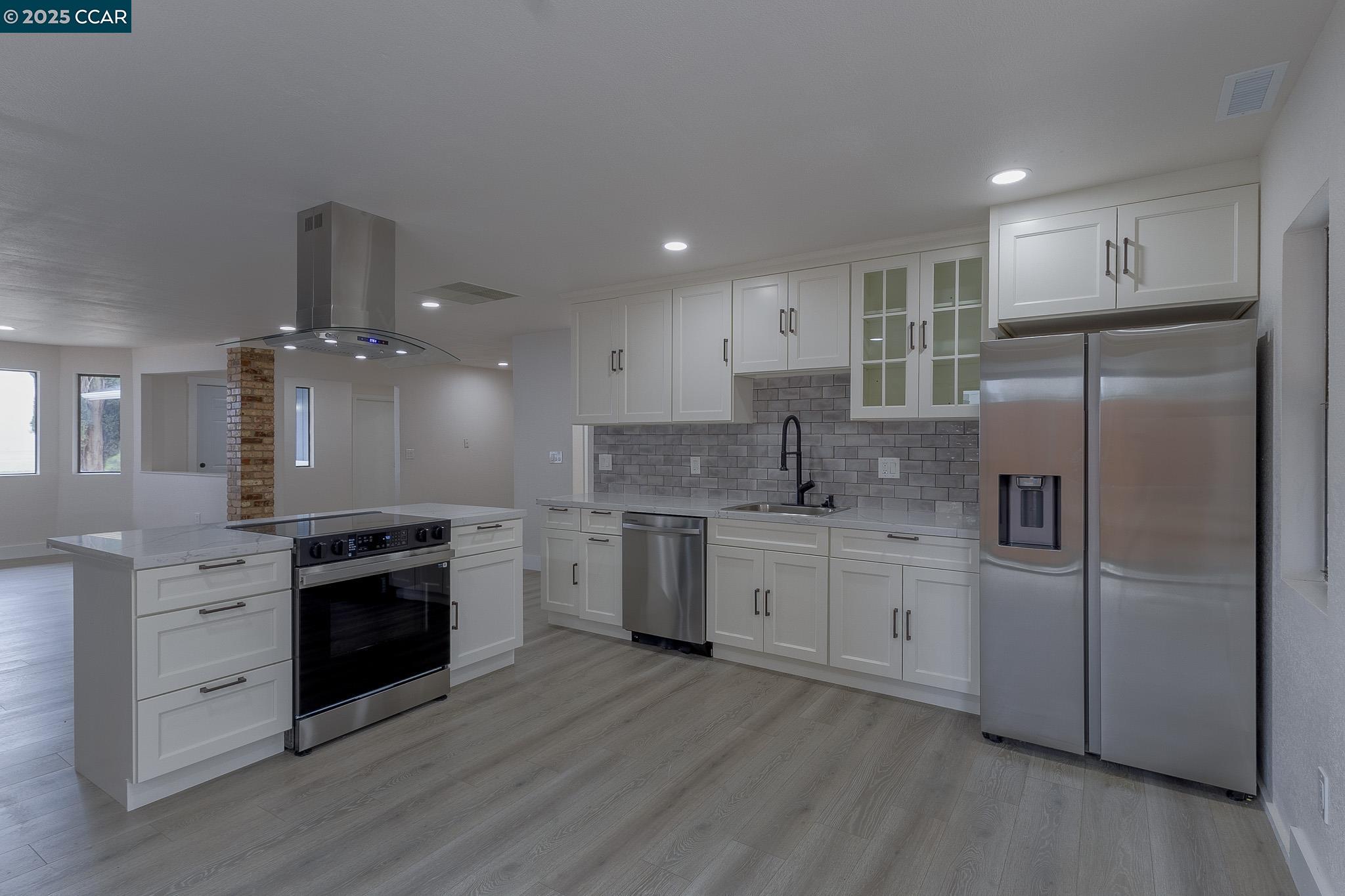 Detail Gallery Image 11 of 29 For 19896 Bear Valley Rd, Hidden Valley Lake,  CA 95467 - 3 Beds | 2 Baths