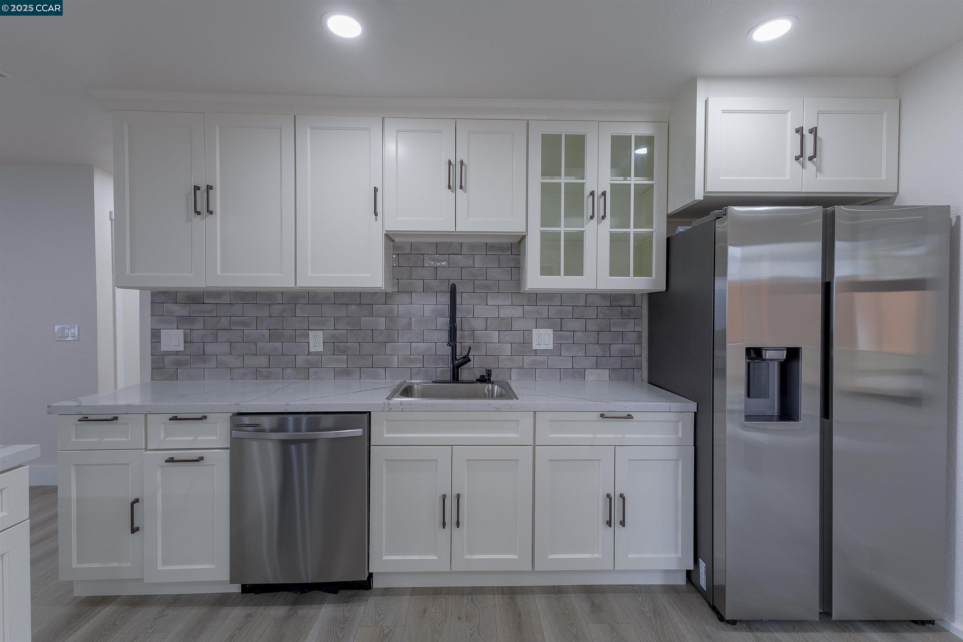 Detail Gallery Image 13 of 29 For 19896 Bear Valley Rd, Hidden Valley Lake,  CA 95467 - 3 Beds | 2 Baths