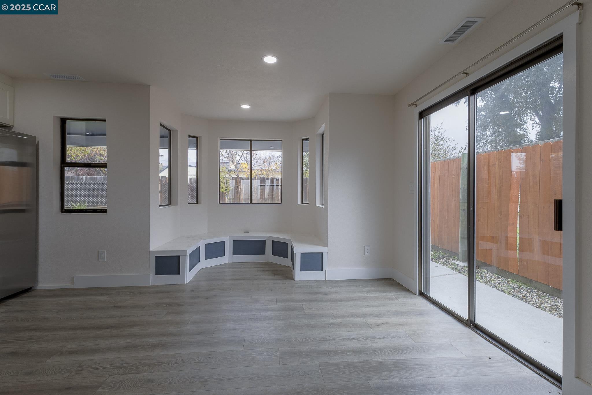 Detail Gallery Image 14 of 29 For 19896 Bear Valley Rd, Hidden Valley Lake,  CA 95467 - 3 Beds | 2 Baths