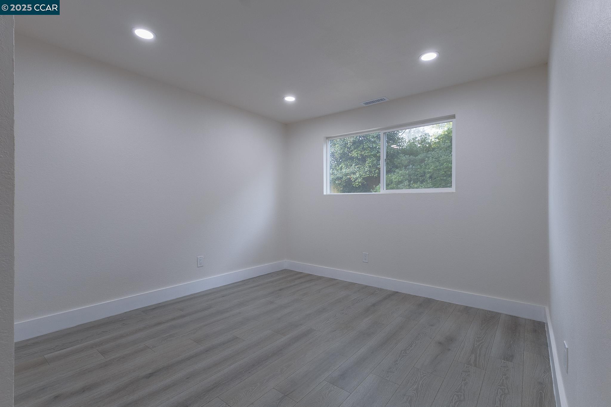 Detail Gallery Image 19 of 29 For 19896 Bear Valley Rd, Hidden Valley Lake,  CA 95467 - 3 Beds | 2 Baths