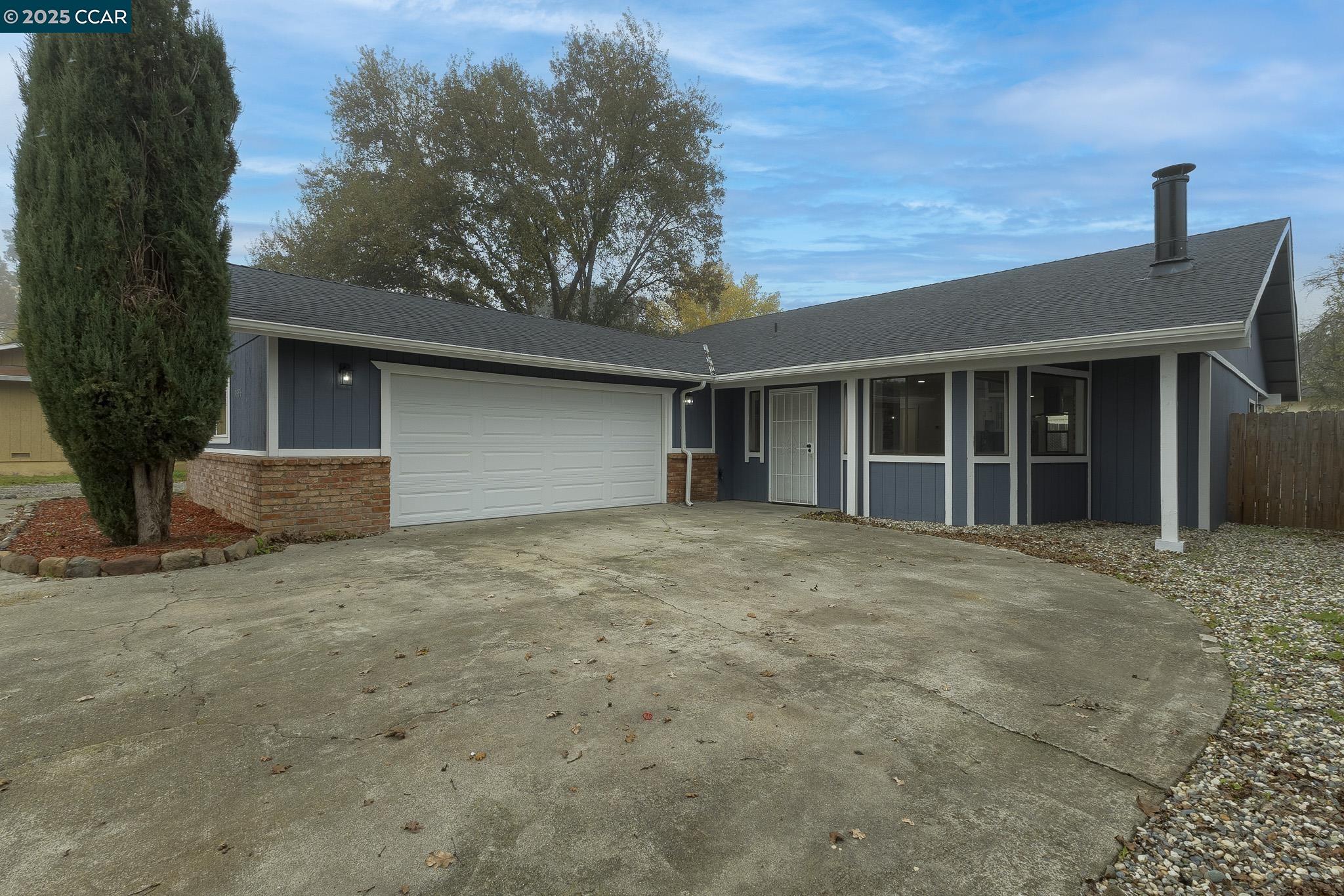 Detail Gallery Image 4 of 29 For 19896 Bear Valley Rd, Hidden Valley Lake,  CA 95467 - 3 Beds | 2 Baths