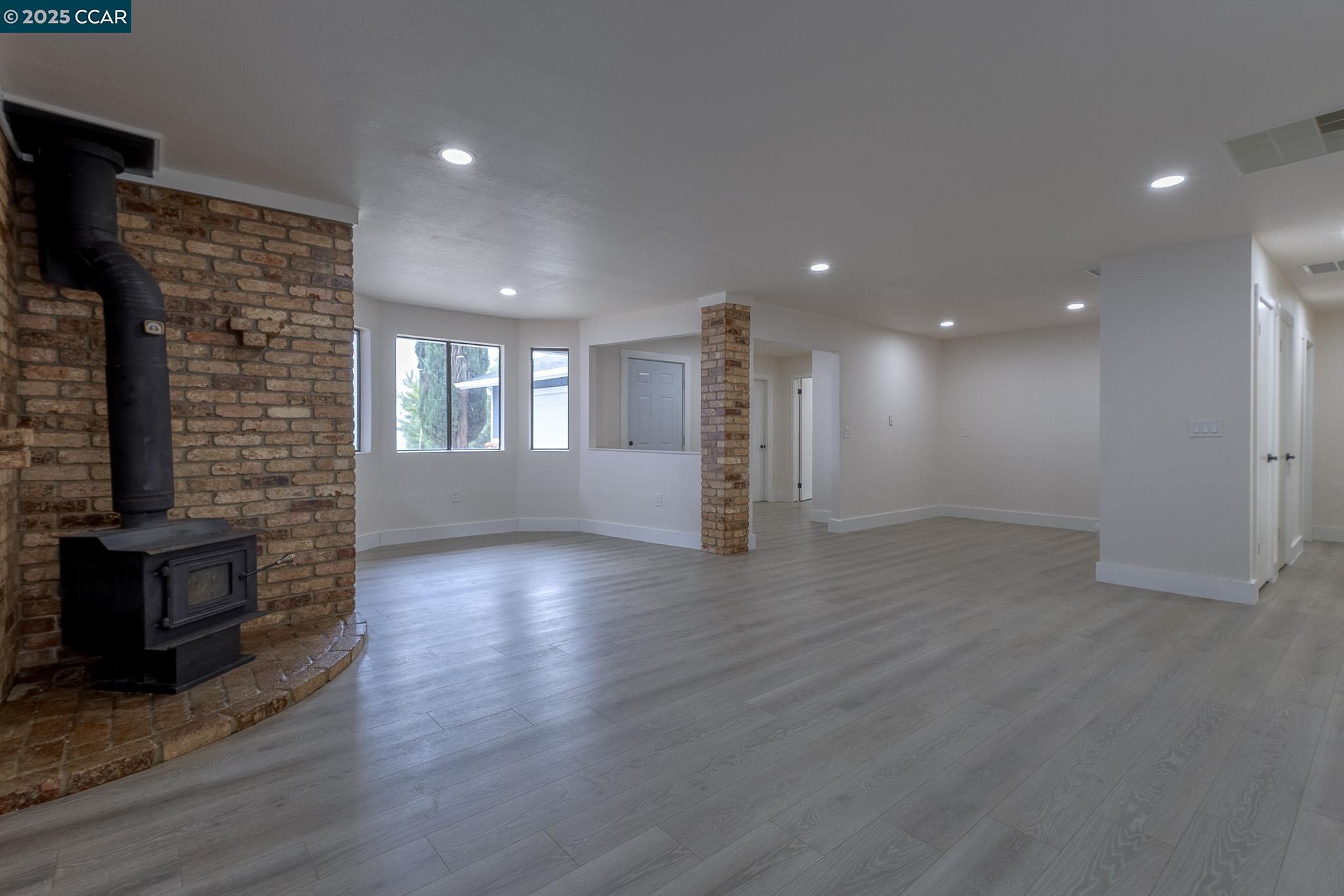 Detail Gallery Image 5 of 29 For 19896 Bear Valley Rd, Hidden Valley Lake,  CA 95467 - 3 Beds | 2 Baths