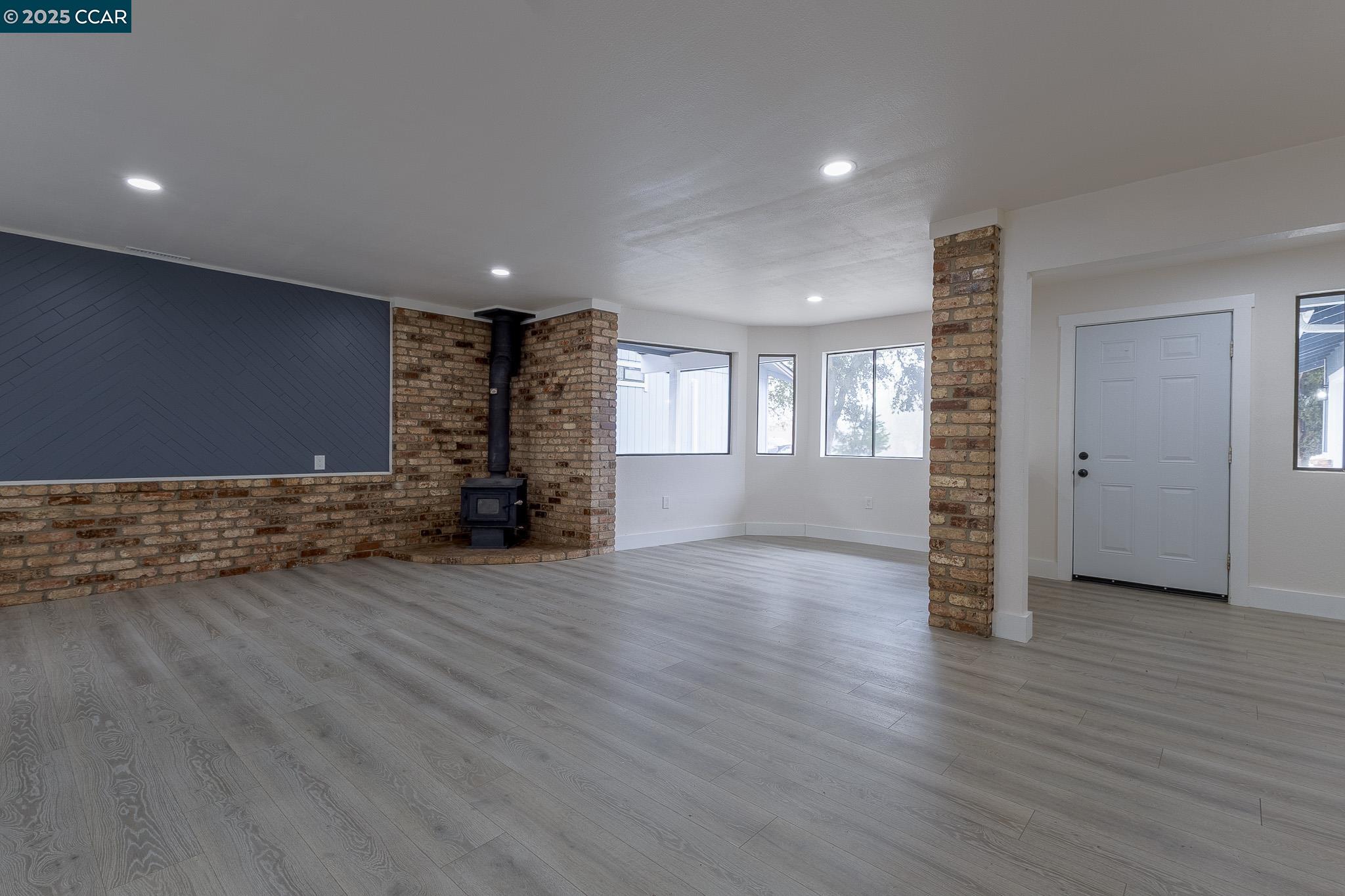 Detail Gallery Image 7 of 29 For 19896 Bear Valley Rd, Hidden Valley Lake,  CA 95467 - 3 Beds | 2 Baths