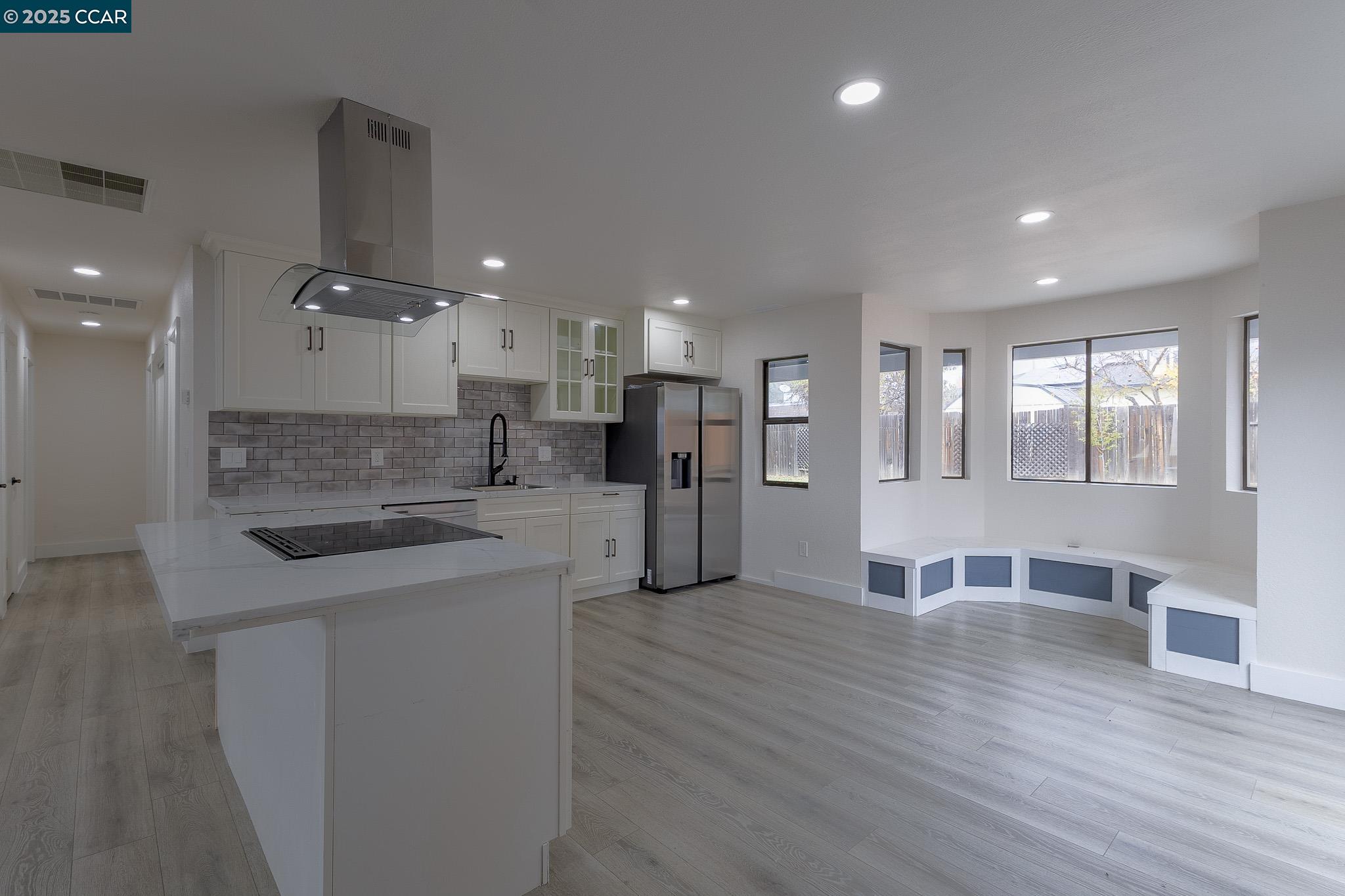 Detail Gallery Image 8 of 29 For 19896 Bear Valley Rd, Hidden Valley Lake,  CA 95467 - 3 Beds | 2 Baths