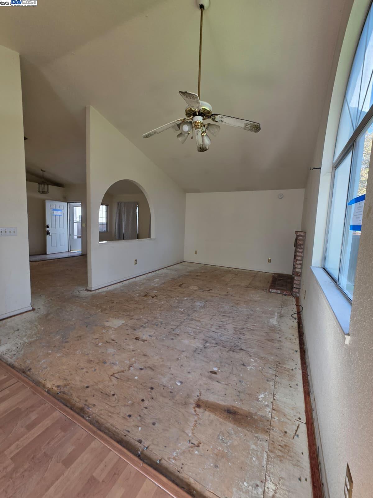 Detail Gallery Image 3 of 6 For 1045 Camellia Ct, Suisun City,  CA 94585 - 3 Beds | 2 Baths