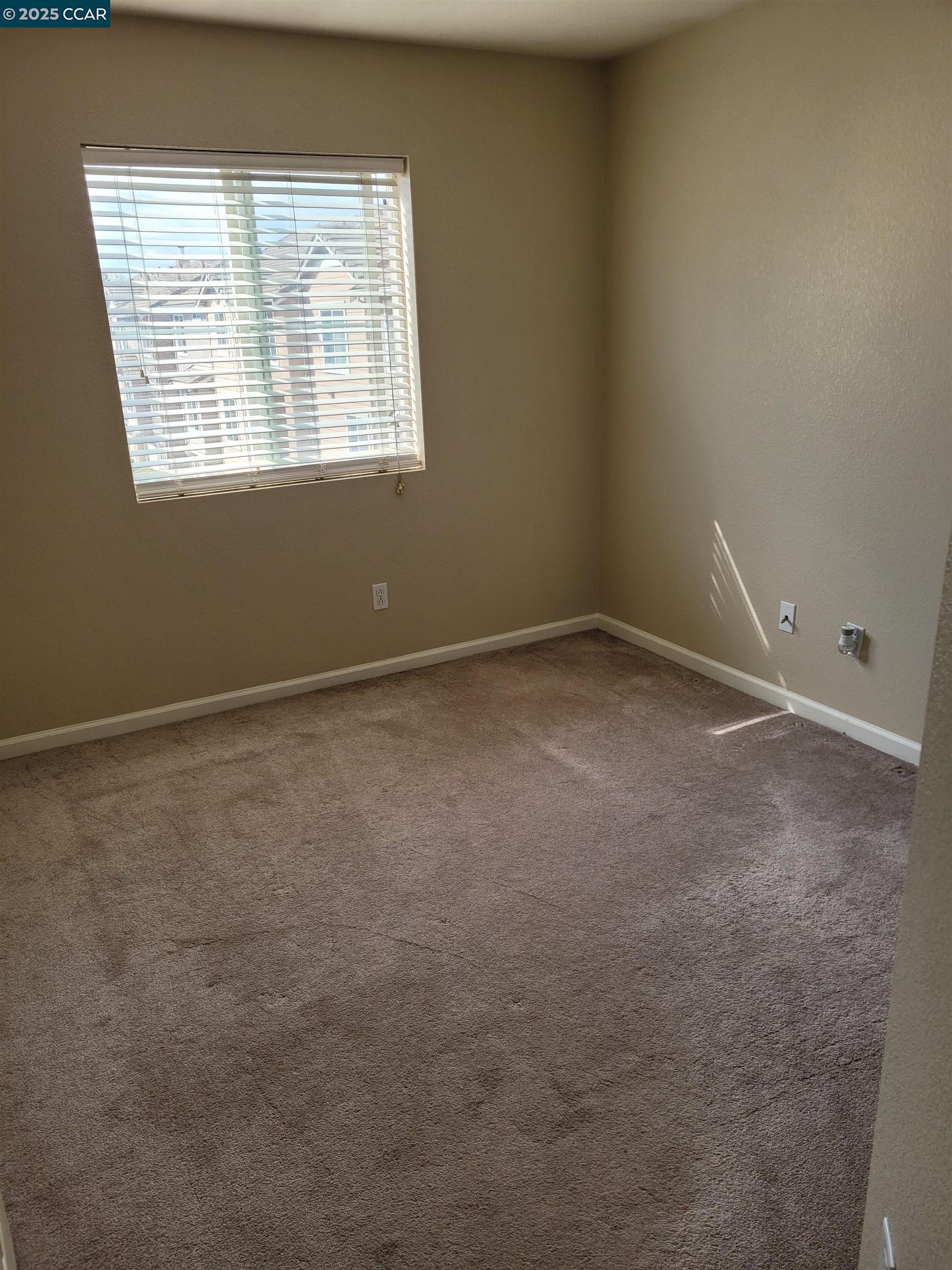 Detail Gallery Image 14 of 19 For 4764 Central Pkwy, Dublin,  CA 94568 - 3 Beds | 2/1 Baths