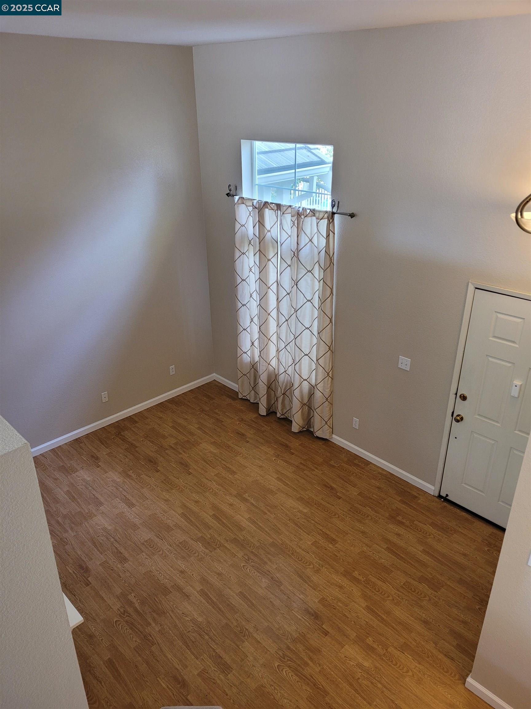 Detail Gallery Image 4 of 19 For 4764 Central Pkwy, Dublin,  CA 94568 - 3 Beds | 2/1 Baths