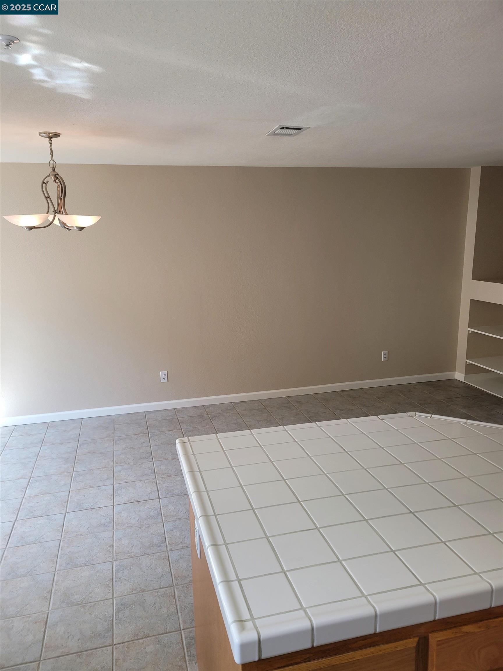 Detail Gallery Image 7 of 19 For 4764 Central Pkwy, Dublin,  CA 94568 - 3 Beds | 2/1 Baths