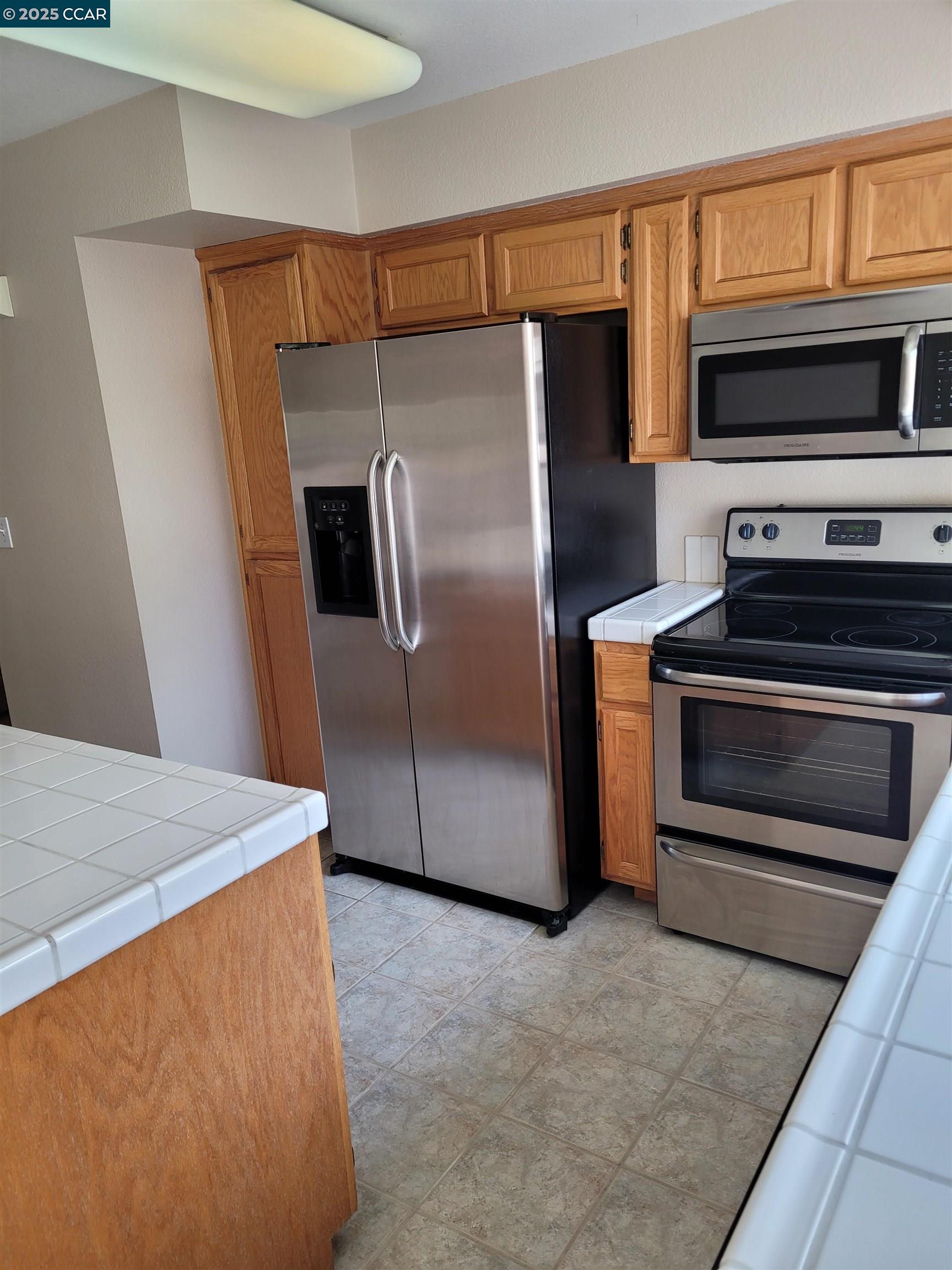 Detail Gallery Image 8 of 19 For 4764 Central Pkwy, Dublin,  CA 94568 - 3 Beds | 2/1 Baths